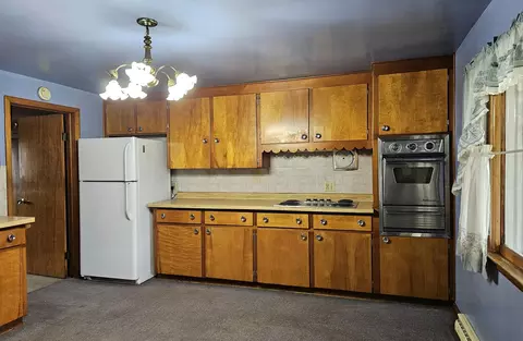 Kitchen - 22115 Gratiot Rd, Merrill, MI 48637 photo 5 of 10