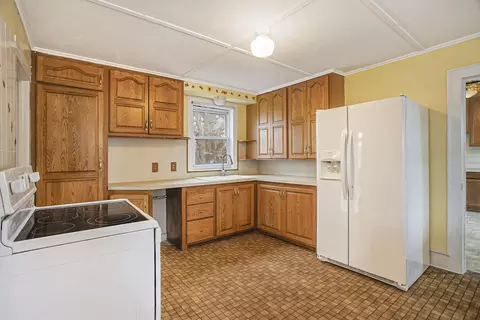 Kitchen - 18501 I Dr N, Marshall, MI 49068 photo 3 of 4