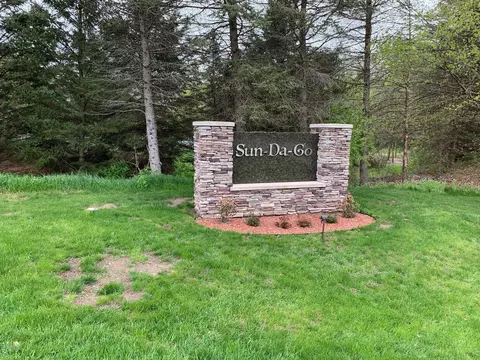 10645 Sun-da-go Dr, Middleville, MI 49333