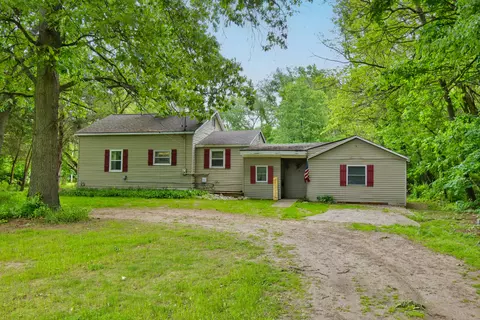 14593 Mead Rd, Buchanan, MI 49107