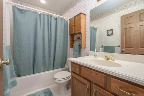 Bath - 2951 E Ave, Kalamazoo, MI 49004 photo 3 of 4
