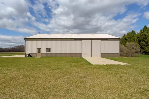 Exterior - 2951 E Ave, Kalamazoo, MI 49004 photo 10 of 21