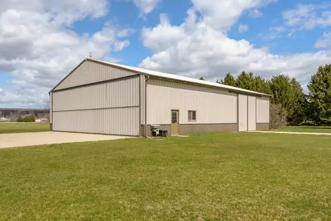 Exterior - 2951 E Ave, Kalamazoo, MI 49004 photo 2 of 21
