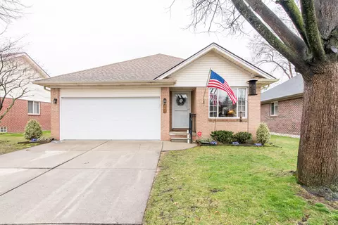 6251 White Oak Dr, Westland, MI 48185