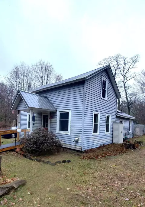 5720 N Weber Rd, Whitehall, MI 49461