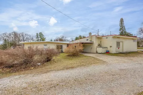 7526 Lake Dr, Mecosta, MI 49332