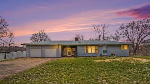 69520 Thomas Rd, White Pigeon, MI 49099