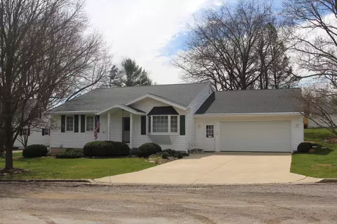 304 Scenic Dr, Hillsdale, MI 49242