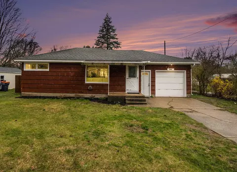 1229 W 32nd St, Holland, MI 49423