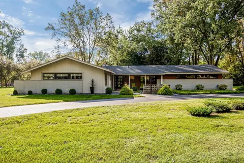 2741 Braeburn Dr, Rochester Hills, MI 48309