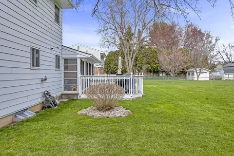 Exterior - 2461 Smiley Way, Jackson, MI 49203 photo 8 of 12