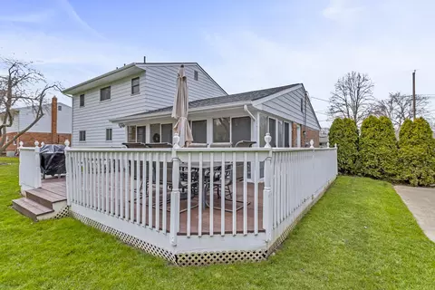 Exterior - 2461 Smiley Way, Jackson, MI 49203 photo 11 of 12