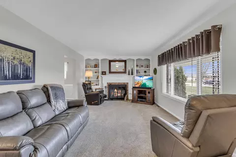 Living - 2461 Smiley Way, Jackson, MI 49203 photo 1 of 11