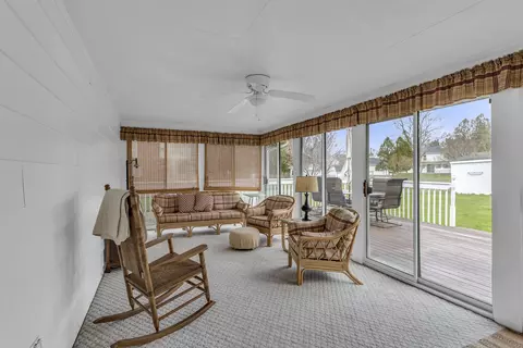 Living - 2461 Smiley Way, Jackson, MI 49203 photo 6 of 11