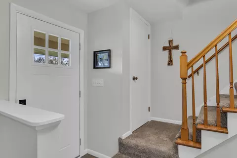 Entry Way - 2461 Smiley Way, Jackson, MI 49203 photo 2 of 2