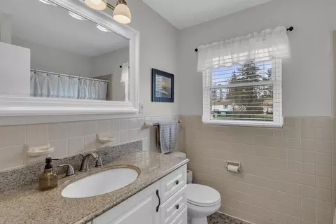 Bath - 2461 Smiley Way, Jackson, MI 49203 photo 3 of 7