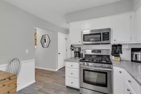 Kitchen - 2461 Smiley Way, Jackson, MI 49203 photo 3 of 4