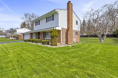 Exterior - 2461 Smiley Way, Jackson, MI 49203 photo 4 of 12