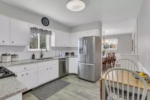 Kitchen - 2461 Smiley Way, Jackson, MI 49203 photo 4 of 4
