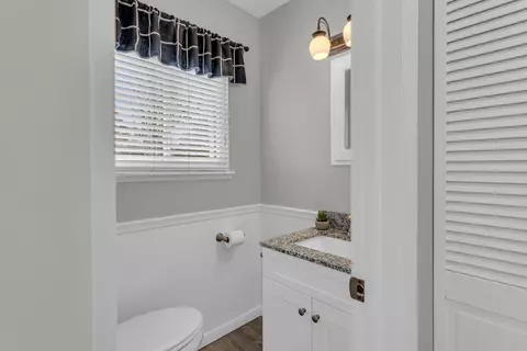 Bath - 2461 Smiley Way, Jackson, MI 49203 photo 2 of 7