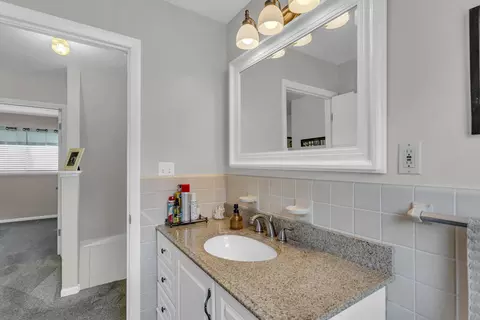 Bath - 2461 Smiley Way, Jackson, MI 49203 photo 4 of 7