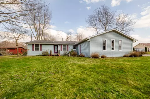 4655 Donna Dr, Bridgman, MI 49106