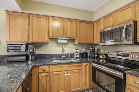 25403 Willowbrook Ct, Flat Rock, MI 48134 photo 7
