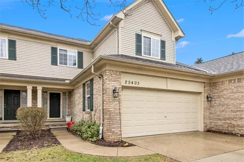 25403 Willowbrook Ct, Flat Rock, MI 48134