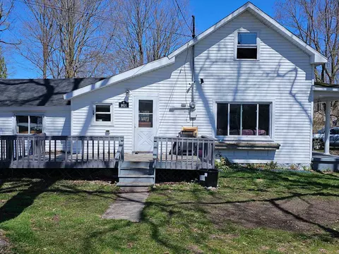 8939 Dicey St, Montague, MI 49437