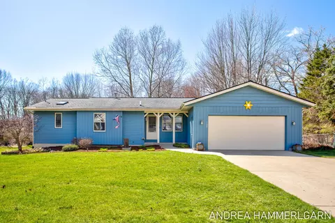162 Aniline Ave N, Holland, MI 49424