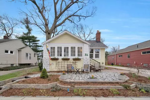 56 Maywood Ave, Pleasant Ridge, MI 48069