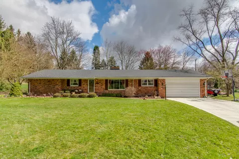 25393 Ridgewood Dr, Farmington Hills, MI 48336
