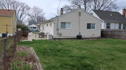 Exterior - 4511 Niagara St, Wayne, MI 48184 photo 13 of 17