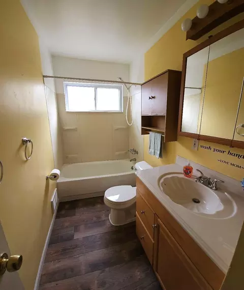 Bath - 4511 Niagara St, Wayne, MI 48184 photo 1 of 4