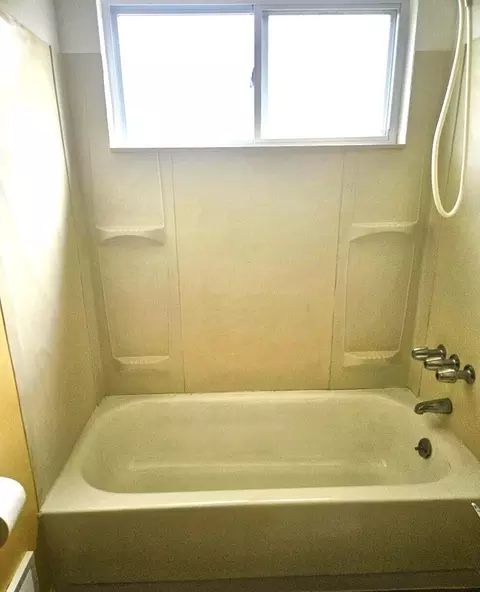 Bath - 4511 Niagara St, Wayne, MI 48184 photo 3 of 4