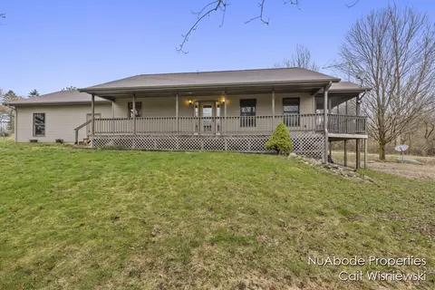 635 16 Mile Rd, Kent City, MI 49330