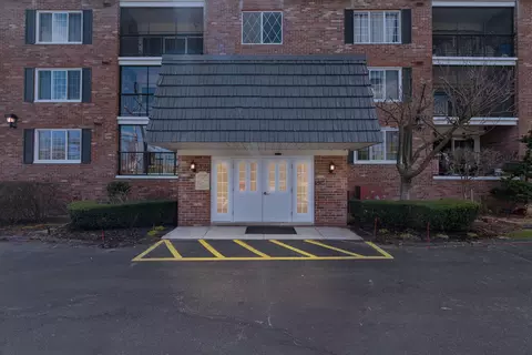 3439 Benjamin Ave #122, Royal Oak, MI 48073