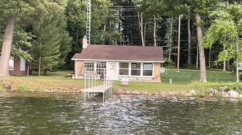 2268 Wolf Lake Dr, Baldwin, MI 49304