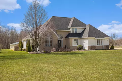 124 Ridge Rd, Quincy, MI 49082