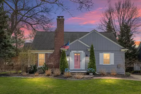 2510 Yorkshire Rd, Birmingham, MI 48009