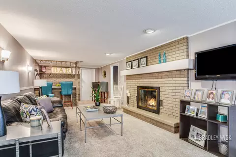 Living - 6775 Buehler Rd, Freeport, MI 49325 photo 7 of 7