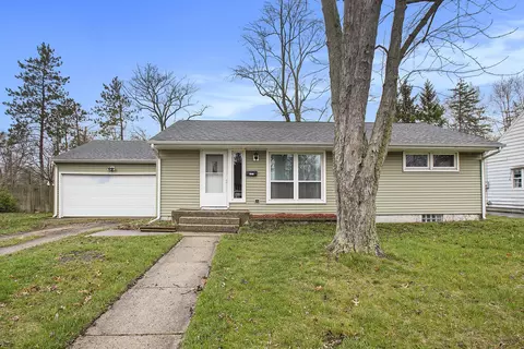 1527 Inner Dr, Niles, MI 49120