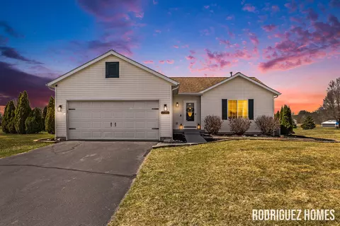 12125 Ives Meadow Ln NE, Cedar Springs, MI 49319
