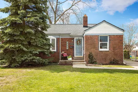 22024 Madison St, Saint Clair Shores, MI 48081