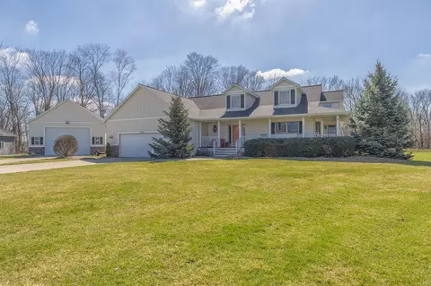 3557 Walnut Park Dr, Hamilton, MI 49419