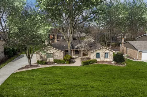 28835 W King William Dr, Farmington Hills, MI 48331