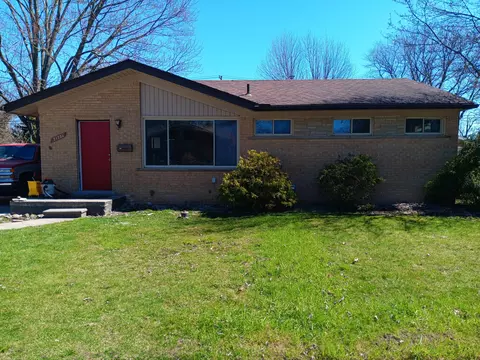 21256 Danbury St, Clinton Twp, MI 48035