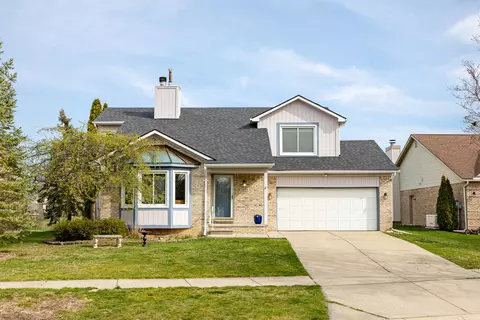 1399 S Hidden Creek Dr, Saline, MI 48176