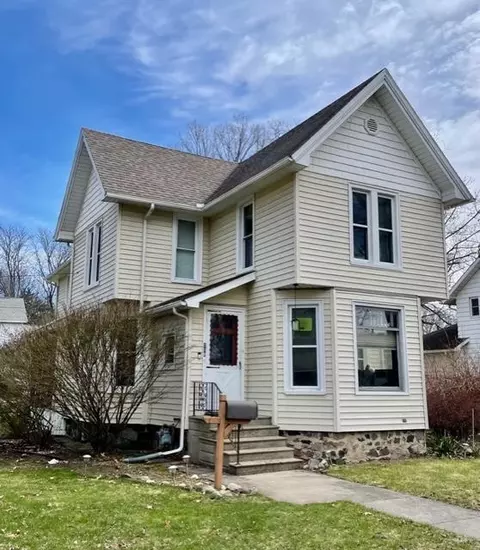 119 Oak St, Hillsdale, MI 49242