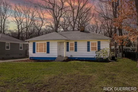 360 4th Ave, Holland, MI 49424